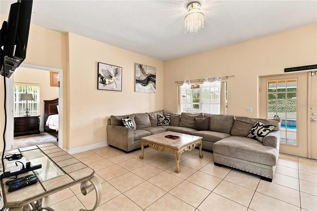 For Sale: $485,000 (5 beds, 7 baths, 3032 Square Feet)
