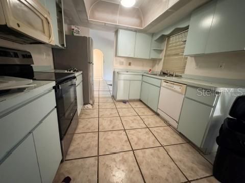 For Sale: $200,000 (3 beds, 2 baths, 1390 Square Feet)