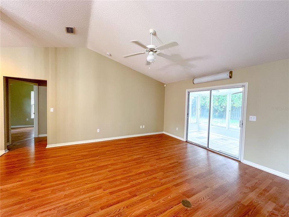 For Rent: $2,300 (3 beds, 2 baths, 1353 Square Feet)