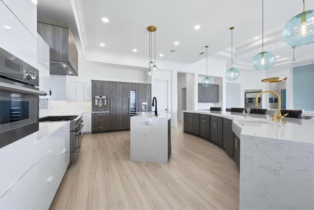 For Sale: $7,595,000 (3 beds, 3 baths, 5636 Square Feet)