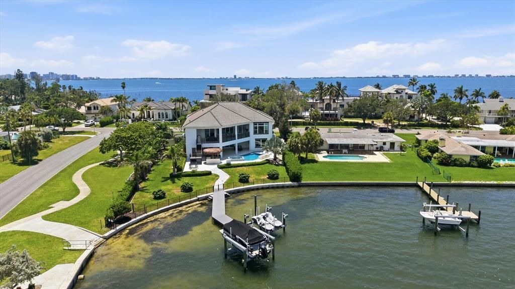 For Sale: $7,595,000 (3 beds, 3 baths, 5636 Square Feet)