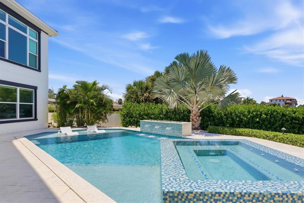 For Sale: $7,595,000 (3 beds, 3 baths, 5636 Square Feet)
