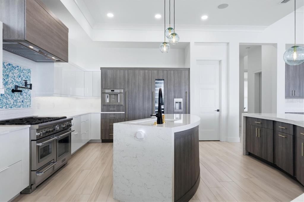 For Sale: $7,595,000 (3 beds, 3 baths, 5636 Square Feet)