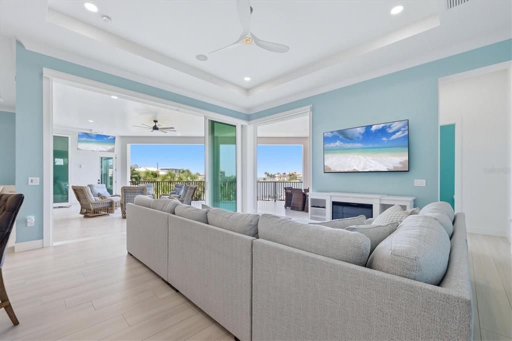 For Sale: $7,595,000 (3 beds, 3 baths, 5636 Square Feet)