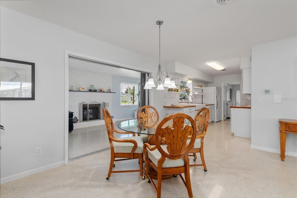 For Sale: $297,000 (2 beds, 2 baths, 1719 Square Feet)
