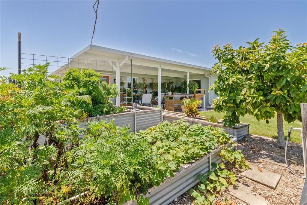 For Sale: $297,000 (2 beds, 2 baths, 1719 Square Feet)