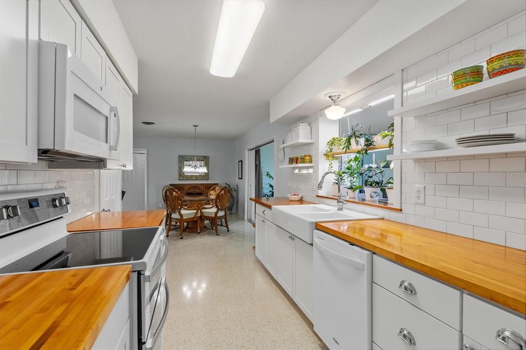 For Sale: $297,000 (2 beds, 2 baths, 1719 Square Feet)