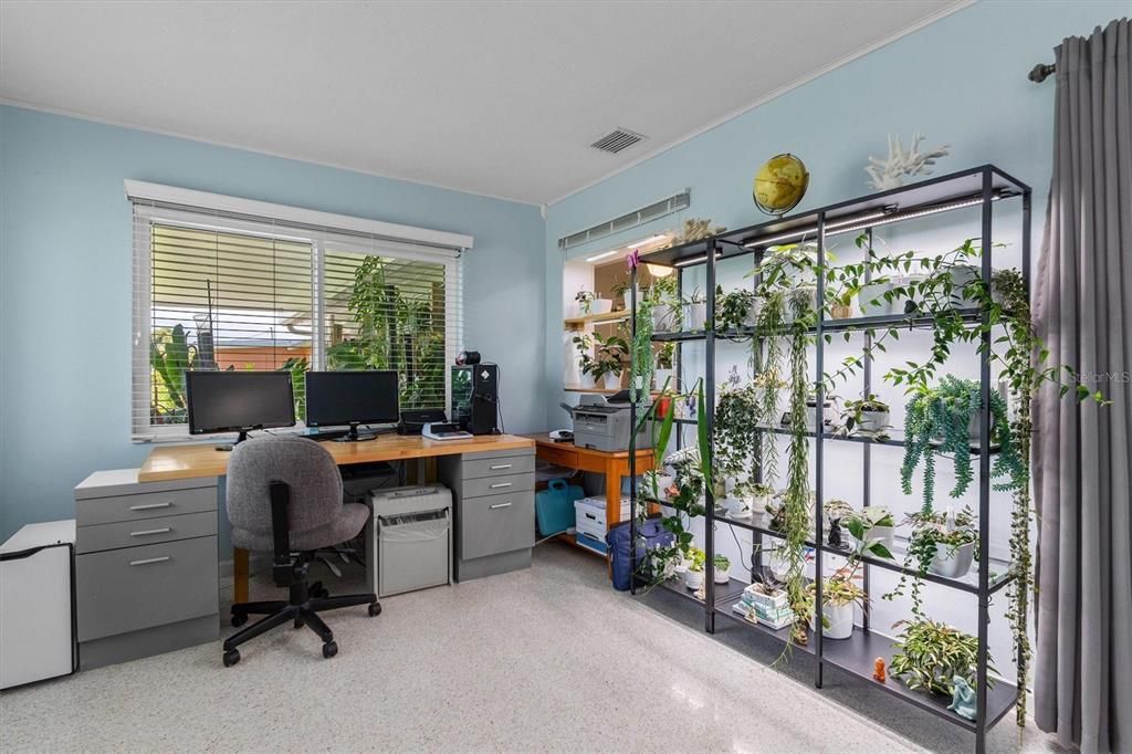 For Sale: $297,000 (2 beds, 2 baths, 1719 Square Feet)
