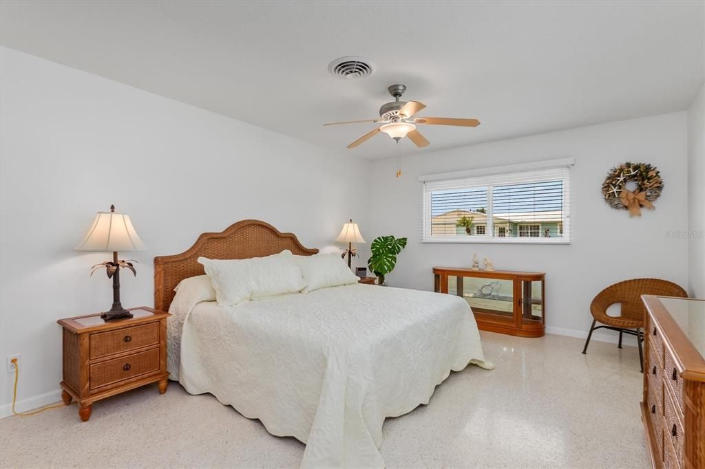 For Sale: $297,000 (2 beds, 2 baths, 1719 Square Feet)
