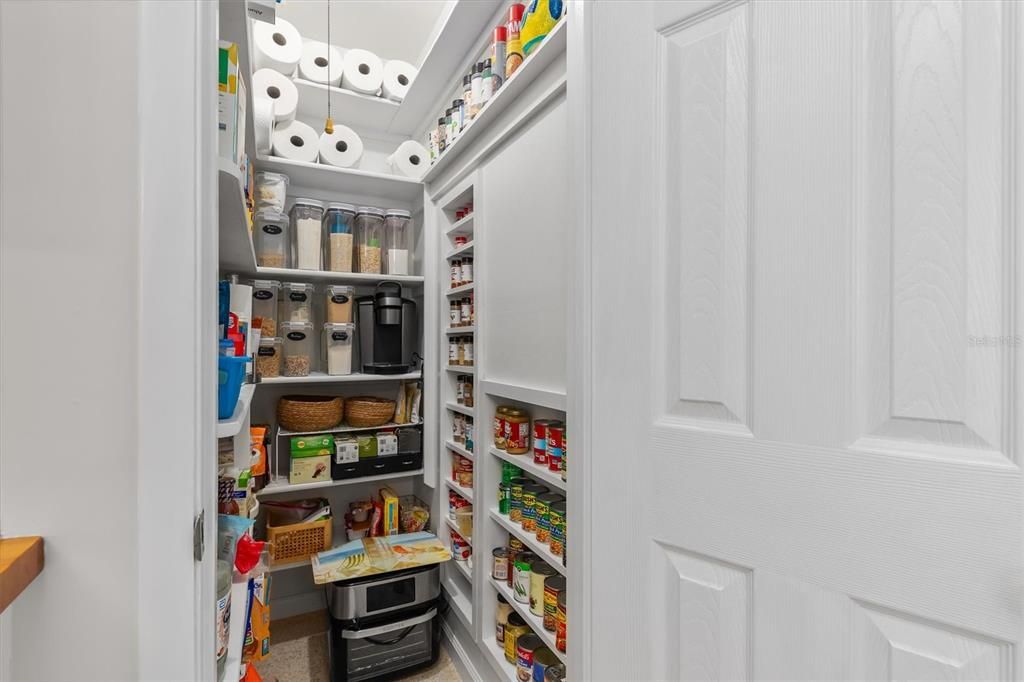 For Sale: $297,000 (2 beds, 2 baths, 1719 Square Feet)
