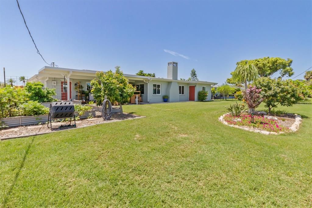 For Sale: $297,000 (2 beds, 2 baths, 1719 Square Feet)