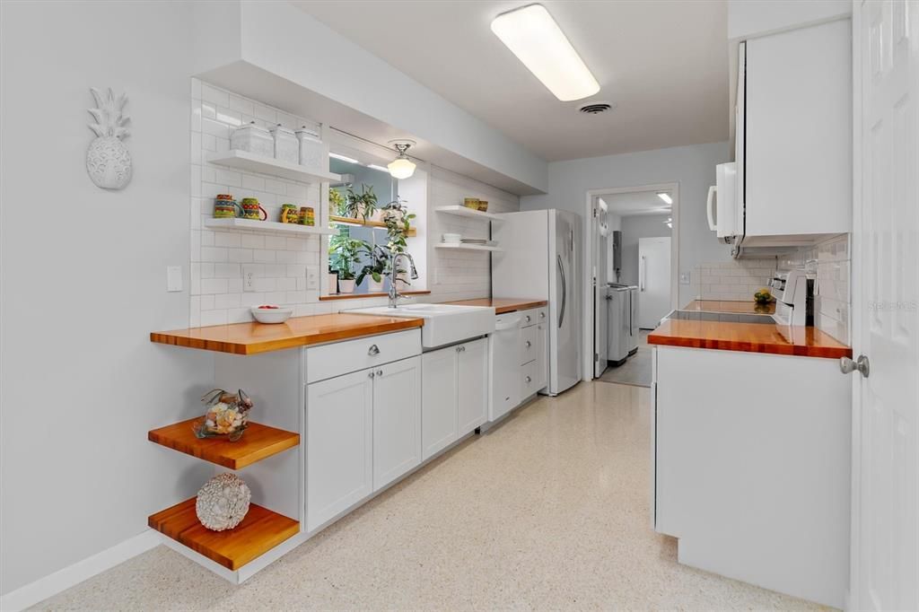 For Sale: $297,000 (2 beds, 2 baths, 1719 Square Feet)