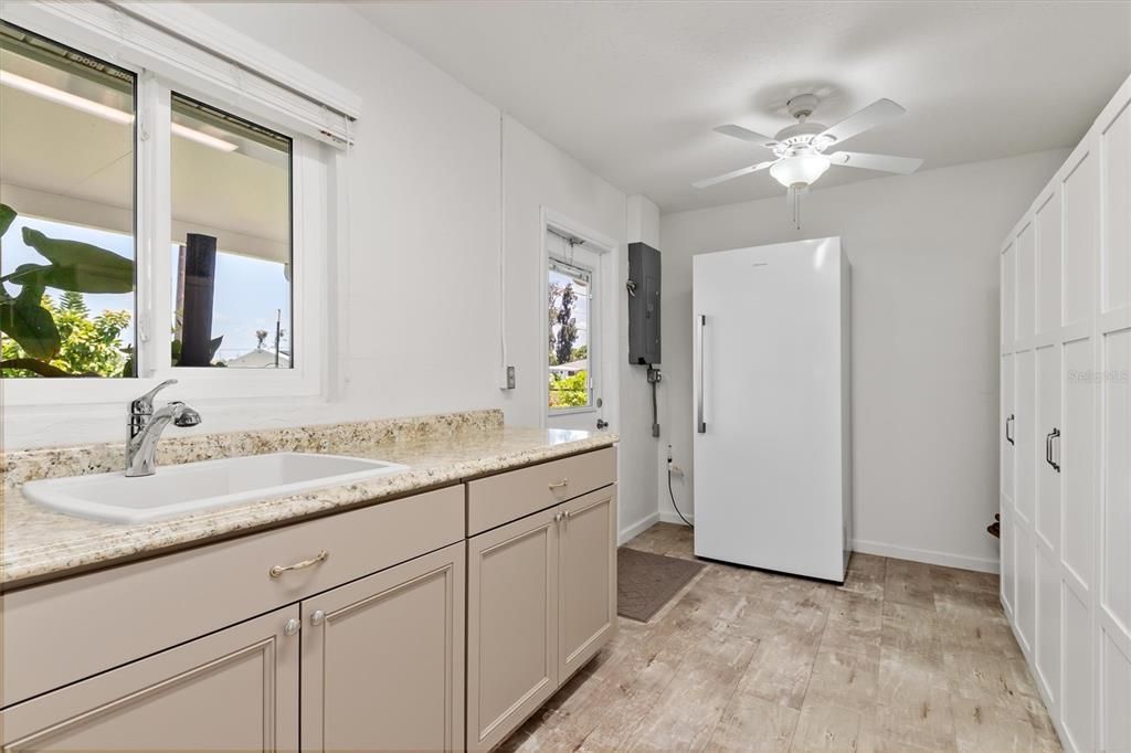 For Sale: $297,000 (2 beds, 2 baths, 1719 Square Feet)
