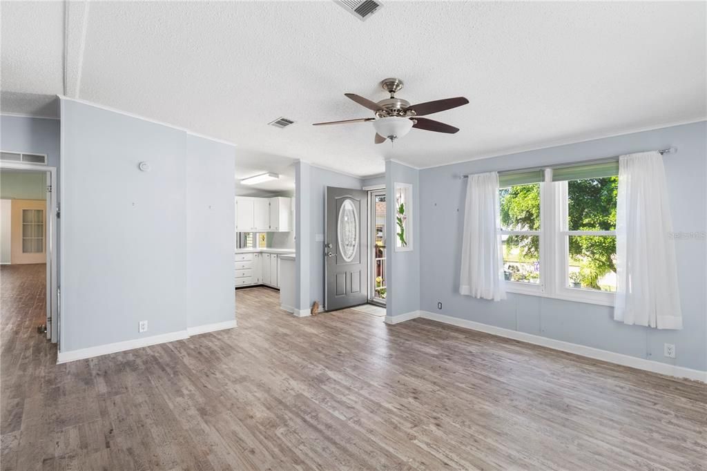 For Sale: $232,000 (2 beds, 2 baths, 1526 Square Feet)