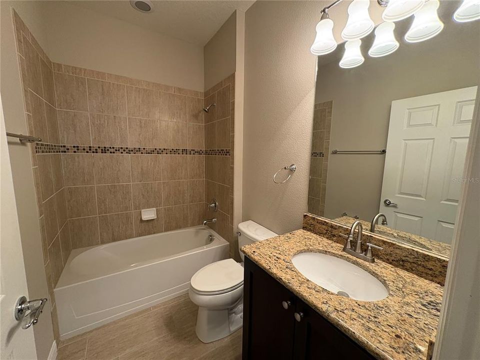 En Venta: $283,900 (3 camas, 2 baños, 1318 Pies cuadrados)