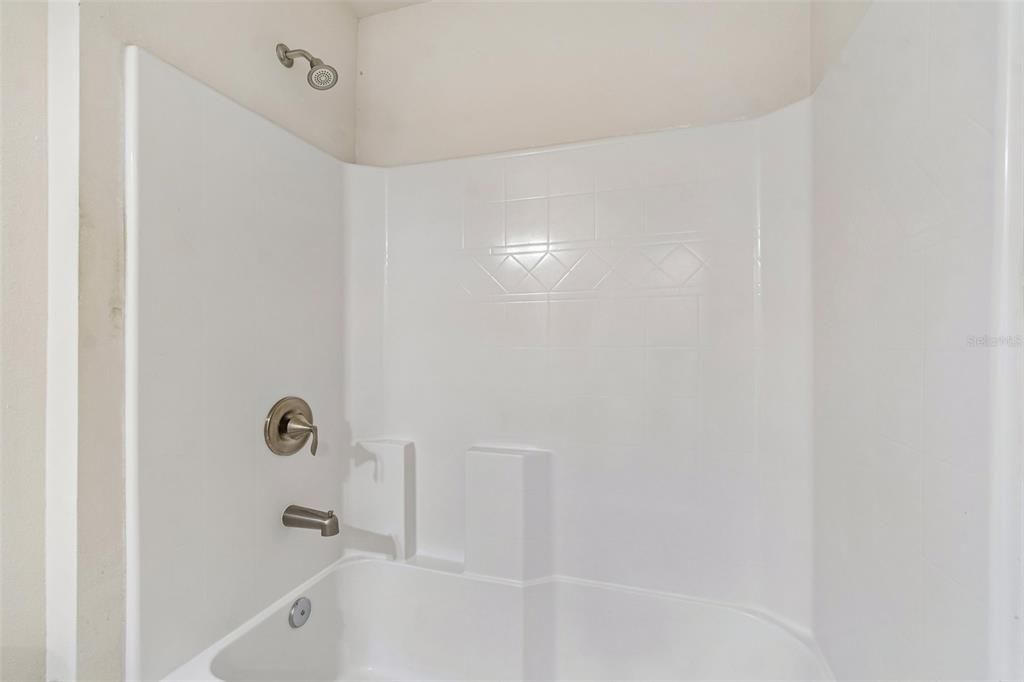 En Venta: $299,000 (3 camas, 2 baños, 1978 Pies cuadrados)