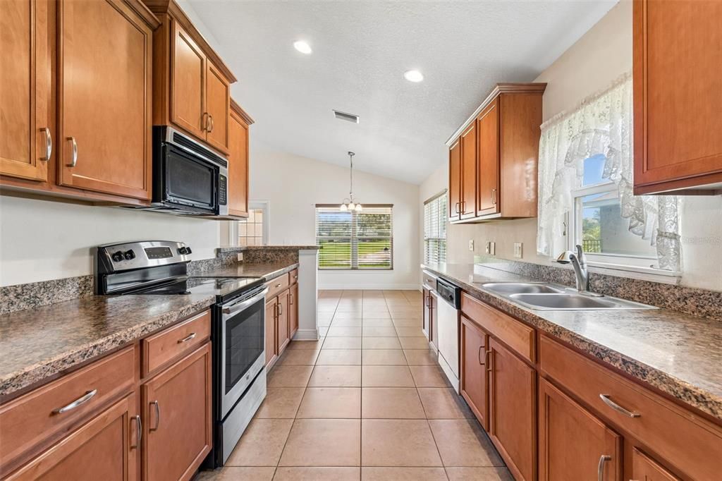 En Venta: $299,000 (3 camas, 2 baños, 1978 Pies cuadrados)