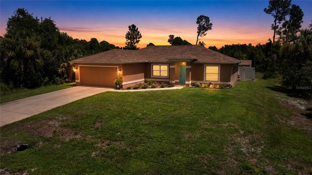 For Sale: $330,000 (3 beds, 2 baths, 1427 Square Feet)