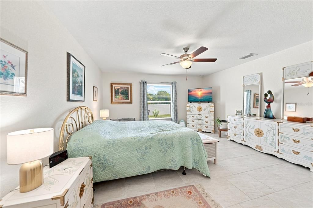 For Sale: $330,000 (3 beds, 2 baths, 1427 Square Feet)