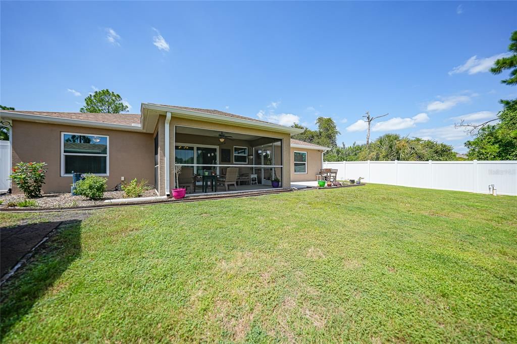 For Sale: $330,000 (3 beds, 2 baths, 1427 Square Feet)