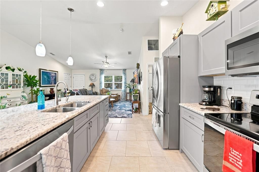 For Sale: $330,000 (3 beds, 2 baths, 1427 Square Feet)