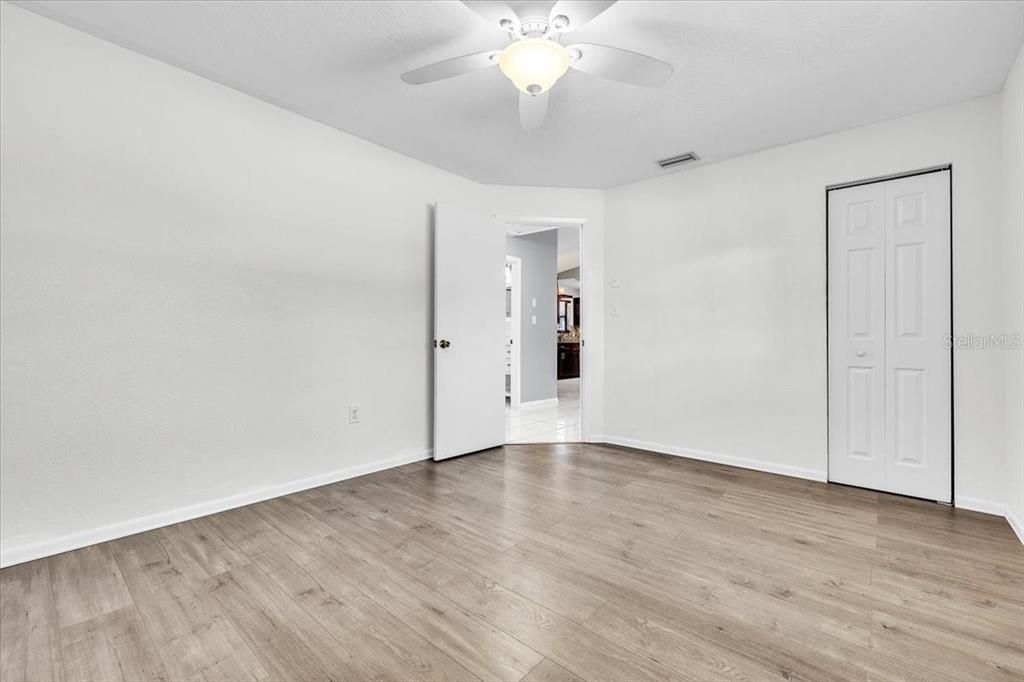 For Sale: $250,000 (4 beds, 3 baths, 1644 Square Feet)