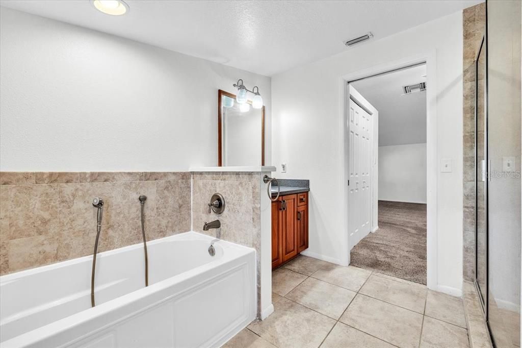 For Sale: $250,000 (4 beds, 3 baths, 1644 Square Feet)