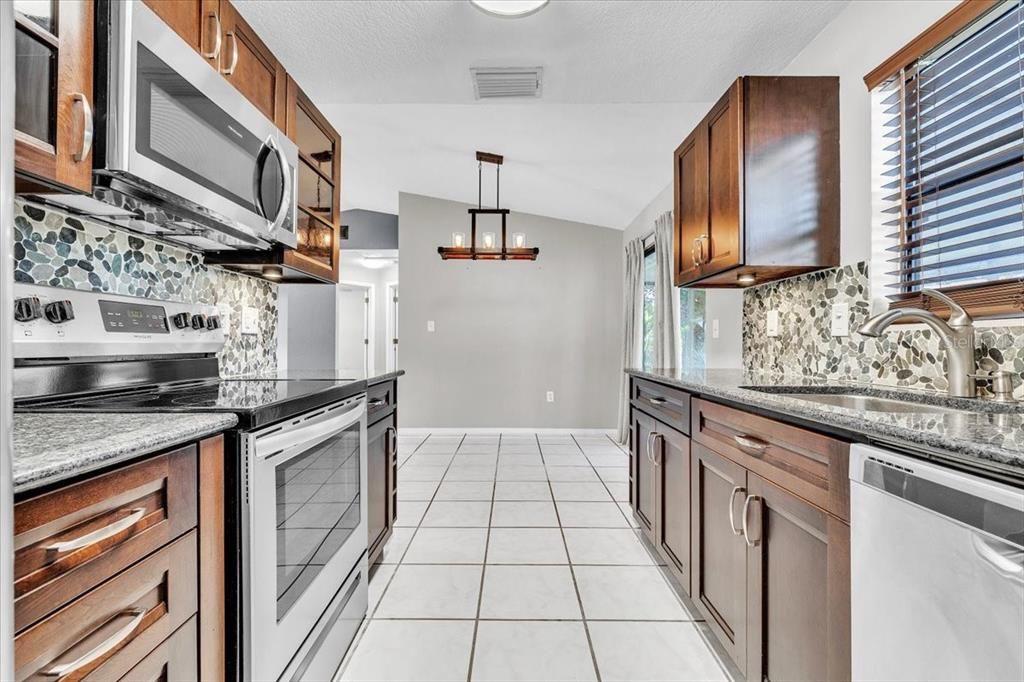 For Sale: $250,000 (4 beds, 3 baths, 1644 Square Feet)
