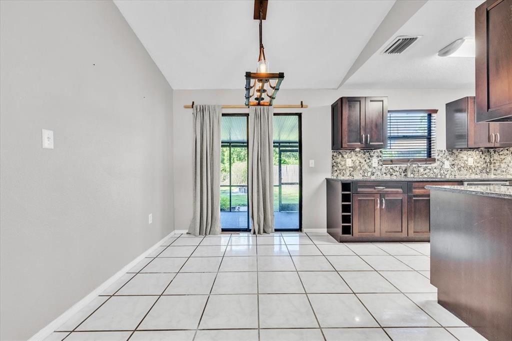 For Sale: $250,000 (4 beds, 3 baths, 1644 Square Feet)