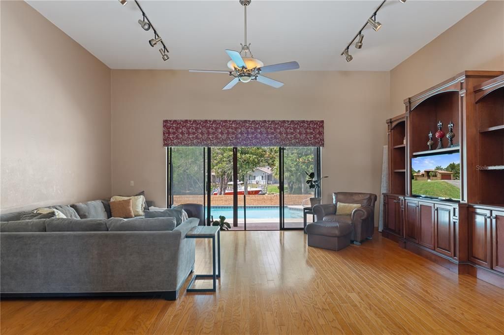 For Sale: $785,000 (4 beds, 4 baths, 2914 Square Feet)
