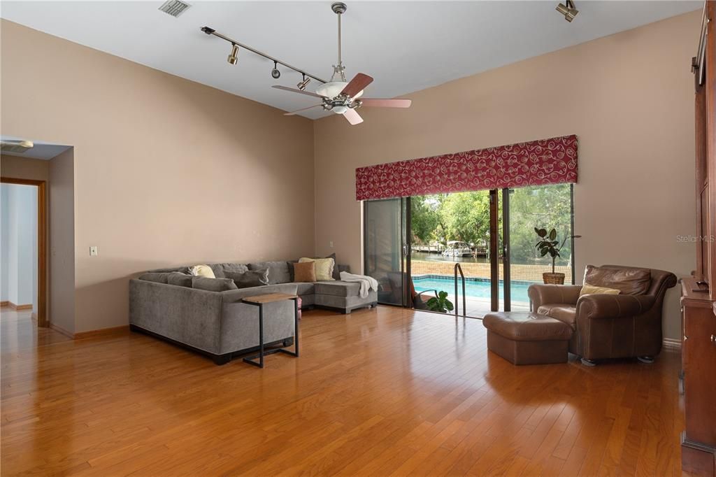 For Sale: $785,000 (4 beds, 4 baths, 2914 Square Feet)