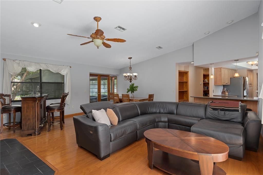 For Sale: $785,000 (4 beds, 4 baths, 2914 Square Feet)