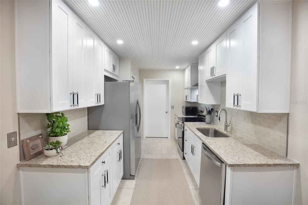For Sale: $229,000 (2 beds, 2 baths, 1240 Square Feet)