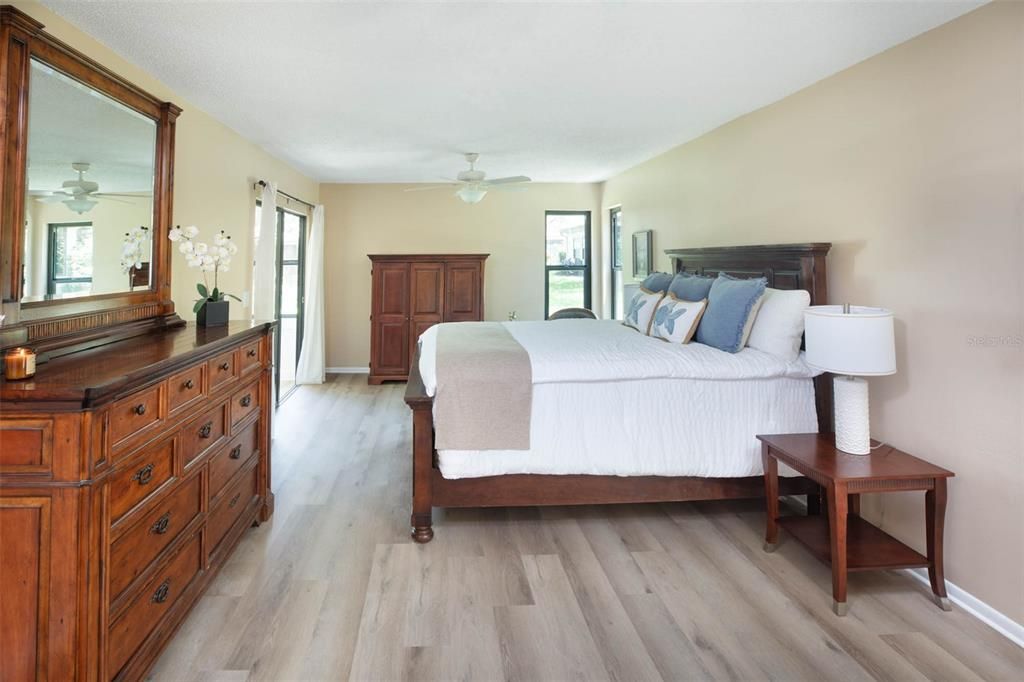 For Sale: $229,000 (2 beds, 2 baths, 1240 Square Feet)