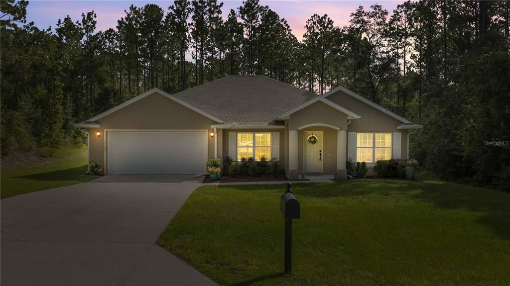 For Sale: $299,999 (3 beds, 2 baths, 1934 Square Feet)