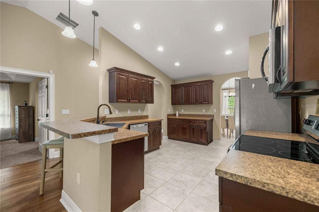 For Sale: $299,999 (3 beds, 2 baths, 1934 Square Feet)