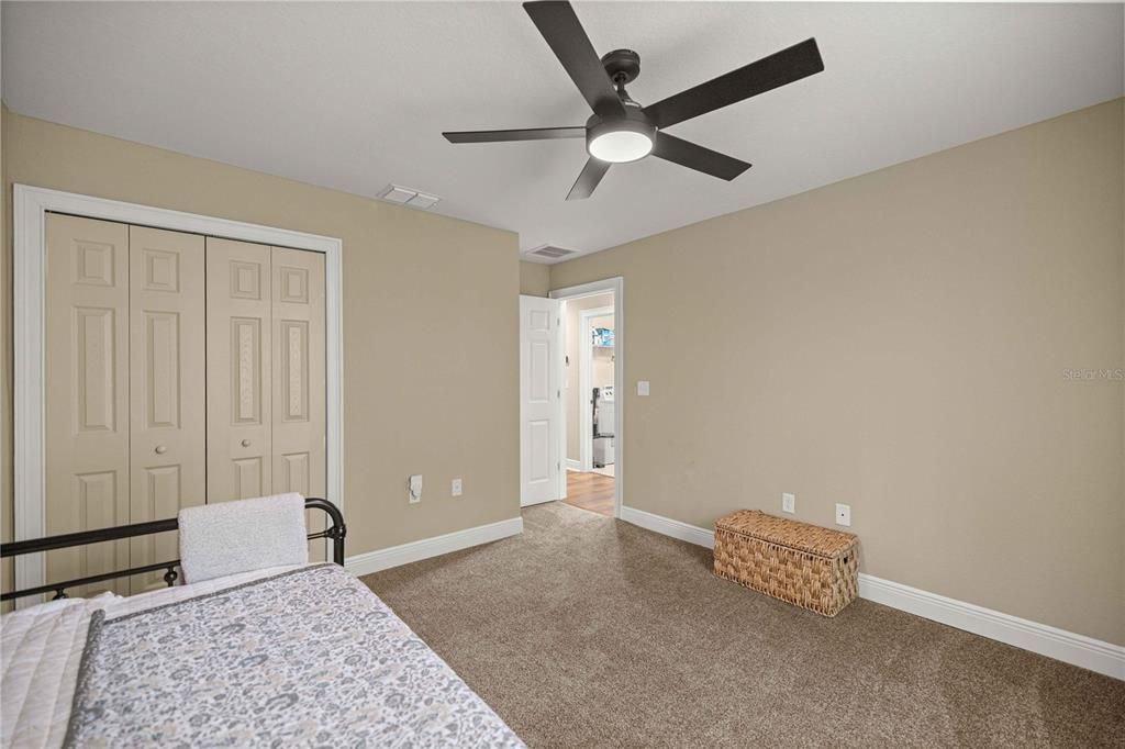 For Sale: $299,999 (3 beds, 2 baths, 1934 Square Feet)