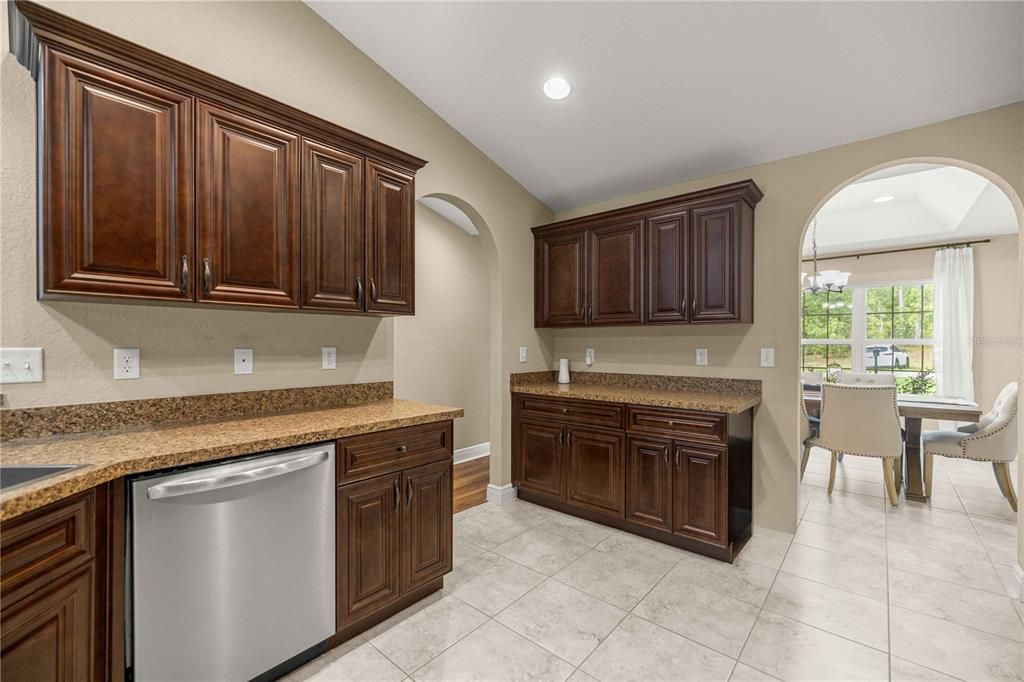For Sale: $299,999 (3 beds, 2 baths, 1934 Square Feet)