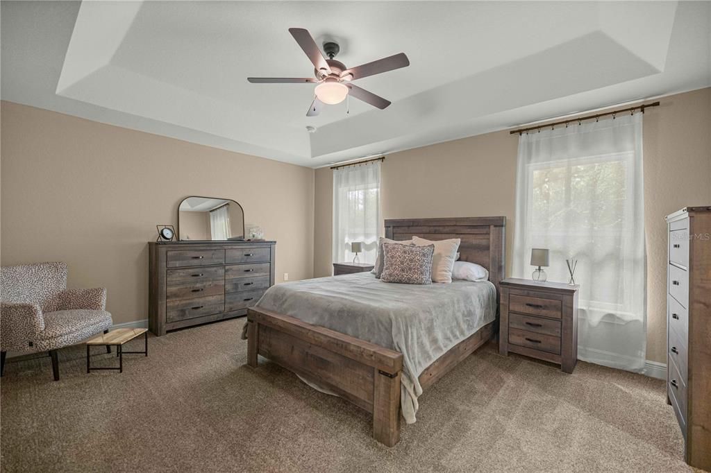 For Sale: $299,999 (3 beds, 2 baths, 1934 Square Feet)