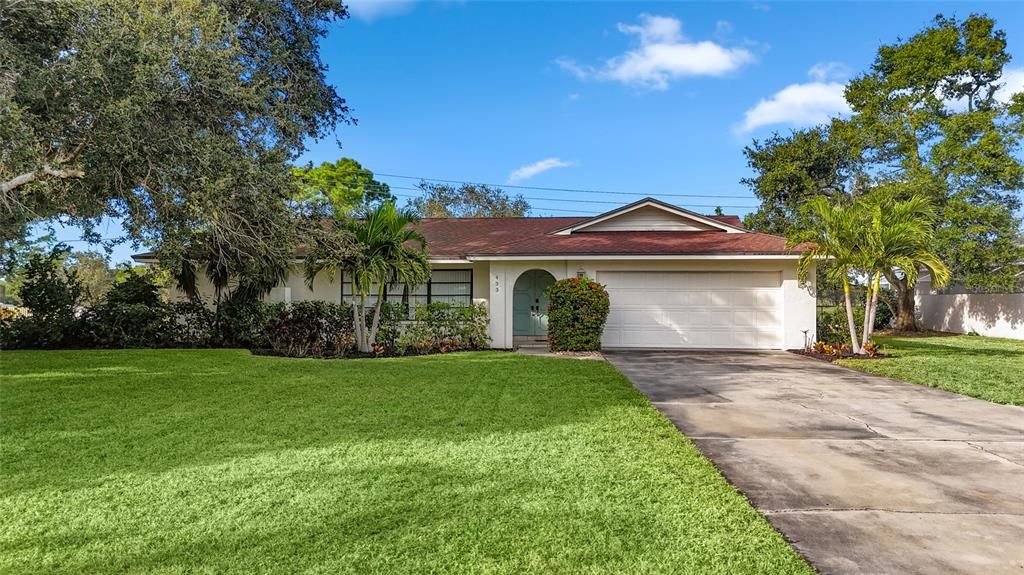 For Sale: $549,000 (3 beds, 2 baths, 1936 Square Feet)