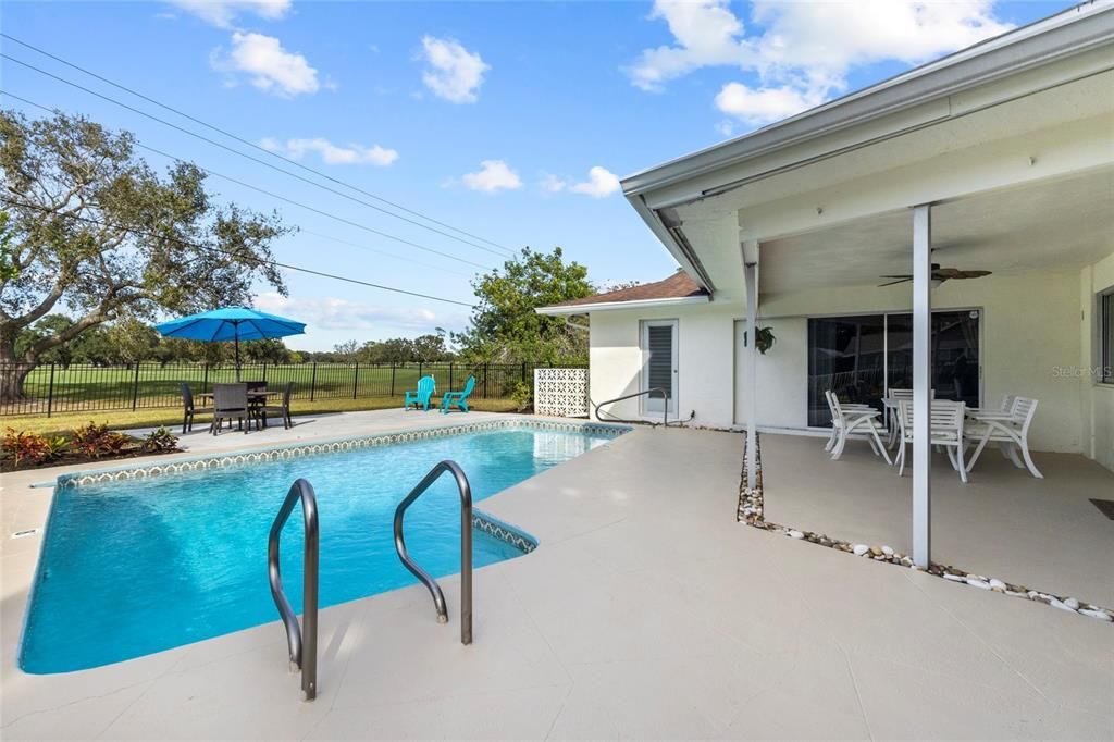 For Sale: $549,000 (3 beds, 2 baths, 1936 Square Feet)