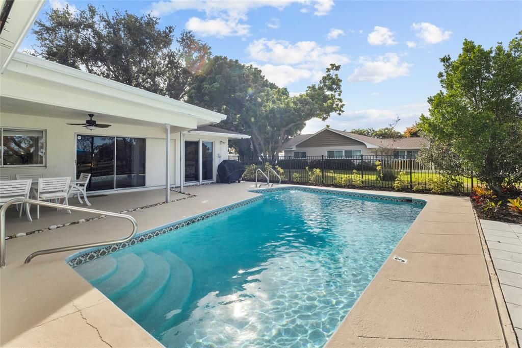 For Sale: $549,000 (3 beds, 2 baths, 1936 Square Feet)