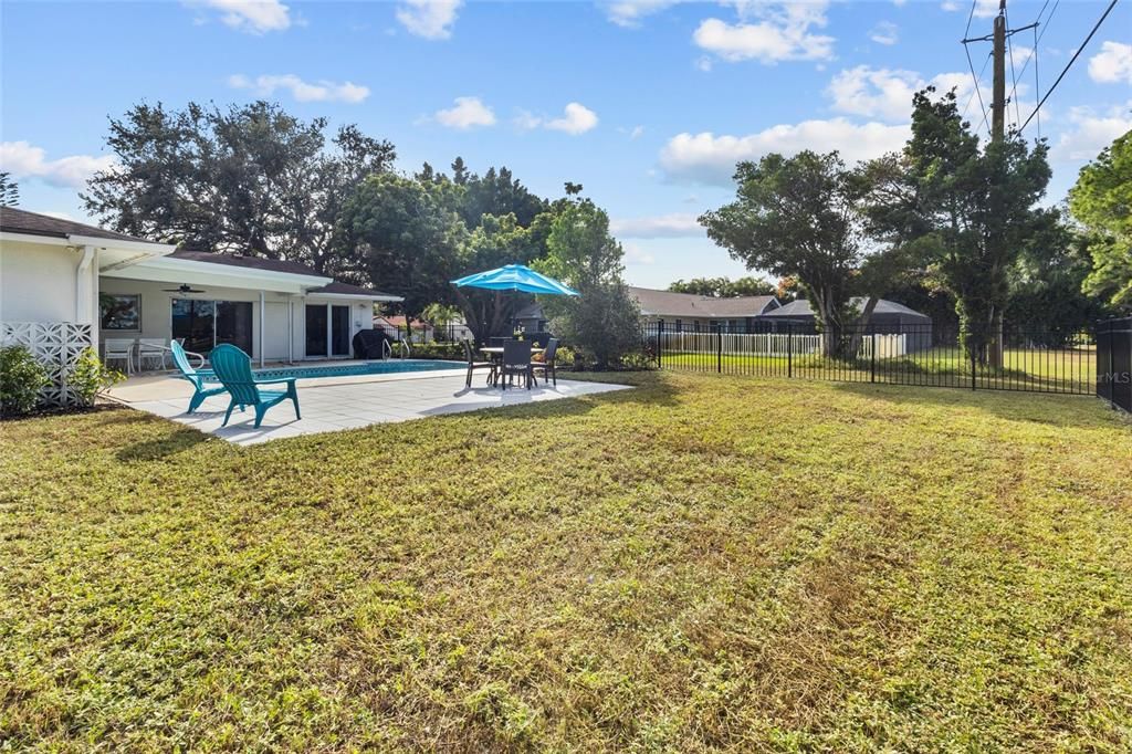 For Sale: $549,000 (3 beds, 2 baths, 1936 Square Feet)