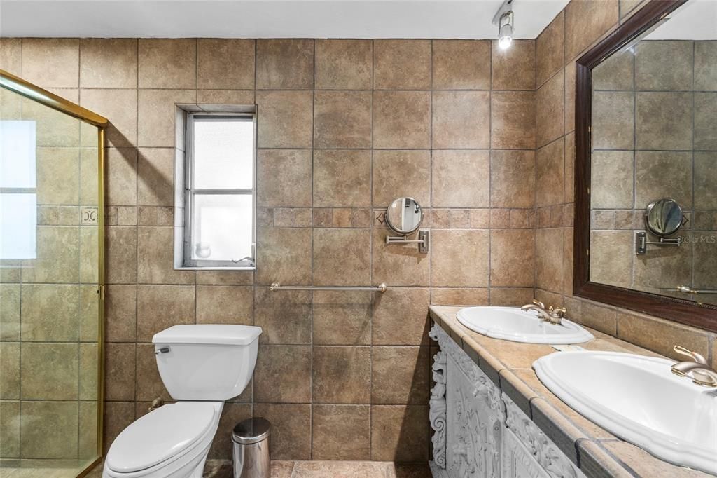 For Sale: $549,000 (3 beds, 2 baths, 1936 Square Feet)