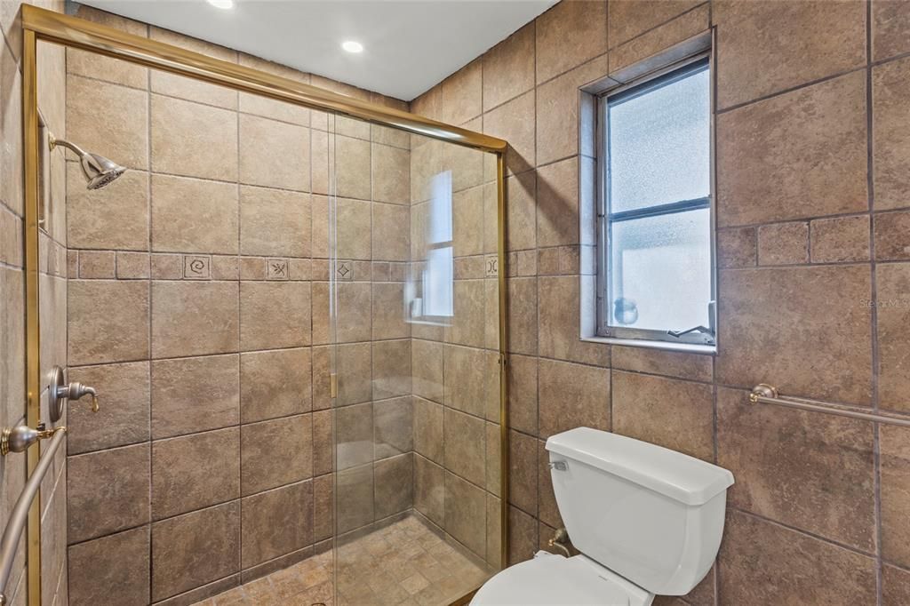 For Sale: $549,000 (3 beds, 2 baths, 1936 Square Feet)