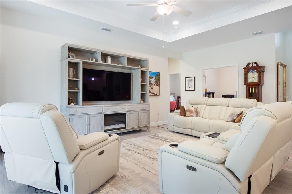 For Sale: $439,900 (3 beds, 2 baths, 1692 Square Feet)