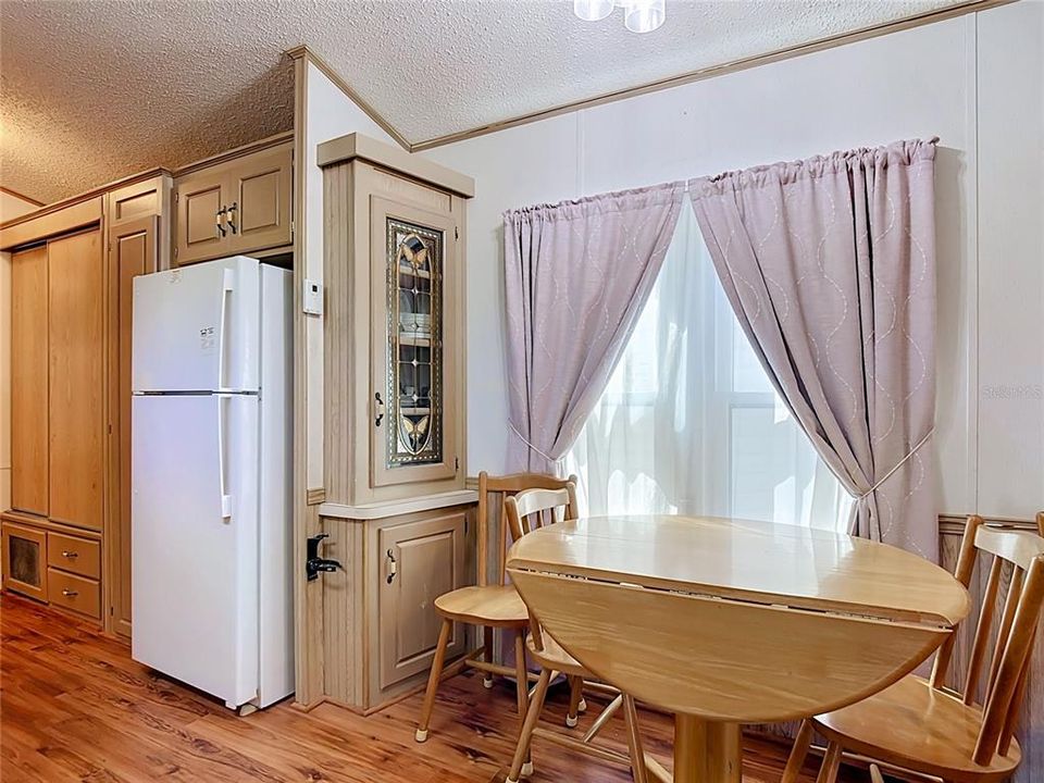 For Sale: $95,000 (1 beds, 1 baths, 691 Square Feet)