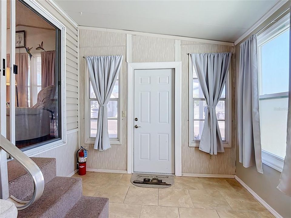 For Sale: $95,000 (1 beds, 1 baths, 691 Square Feet)