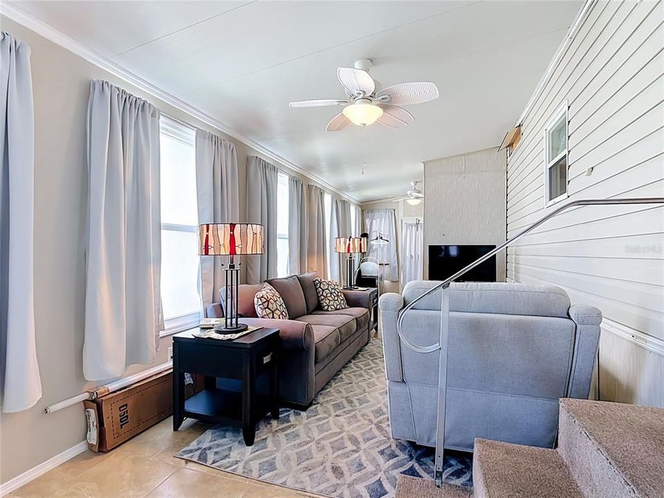 For Sale: $95,000 (1 beds, 1 baths, 691 Square Feet)