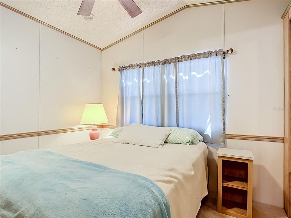 For Sale: $95,000 (1 beds, 1 baths, 691 Square Feet)